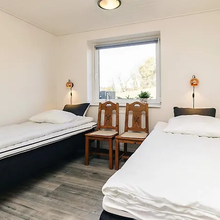 4 Person In Ostervra-by Traum *